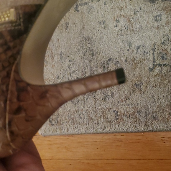 Michael Kors Clara Mid Bootie Size 9 - Picture 11 of 12